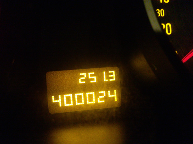 "Taugen die Opel was?" – "Nicht wirklich. Erst 400.000 km und schon Staub auf'm Tacho!" Quelle: Sash